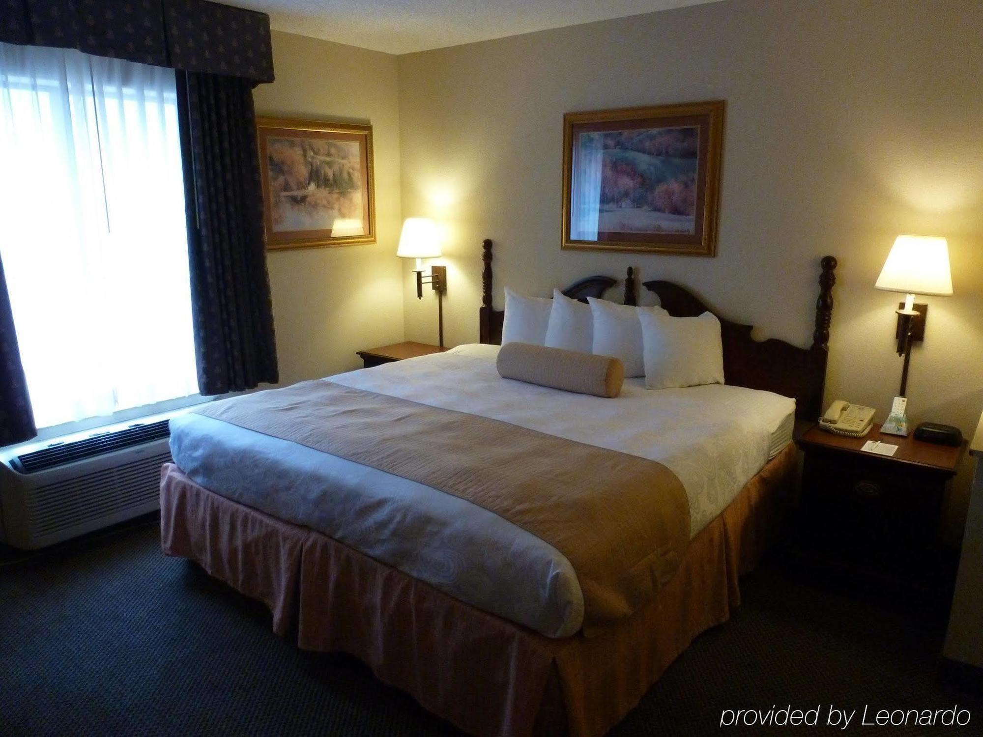 Holiday Inn Express & Suites Evansville North By Ihg Warrenton Rom bilde