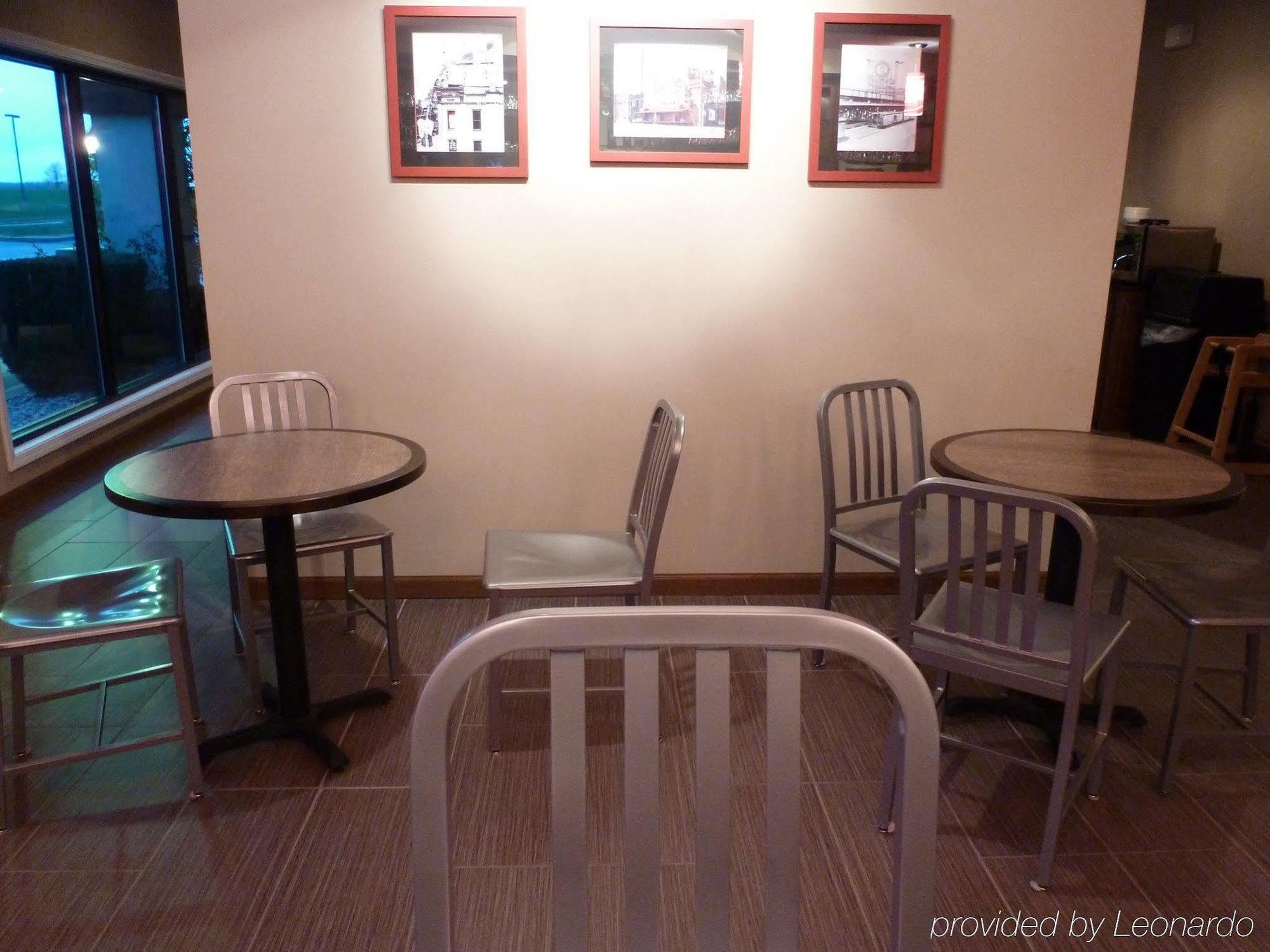 Holiday Inn Express & Suites Evansville North By Ihg Warrenton Restaurant bilde